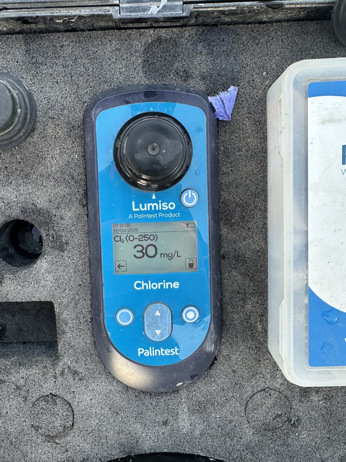 Palintest chlorine photometer showing 30 mg/L free chlorine during mains disinfection